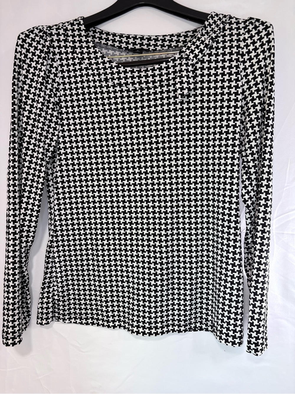 East 5th Black and White Houndstooth Long-Sleeve Top